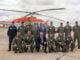 El Ministro de Defensa Luis Petri junto a las tripulaciones de la IV Brigada Aérea tras la recepción de los helicópteros destinados a operaciones de rescate en alta montaña en Mendoza.