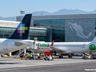 Aviones de Volaris y Viva Aerobus en plataforma, que formarán un nuevo grupo de aerolíneas mexicano