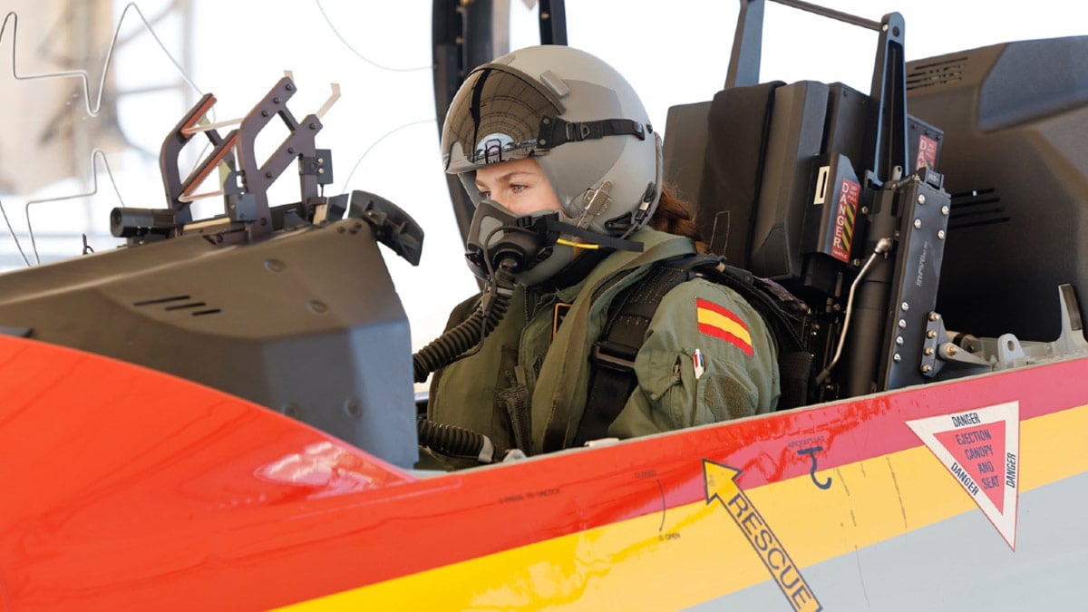 La Princesa Leonor completa con éxito su primer vuelo en solitario en la AGA