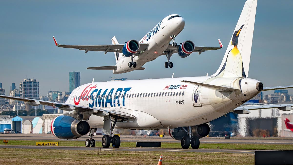 Aviones de JetSMART en operación, aerolínea que inaugura vuelos directos a Natal con su flota Airbus.