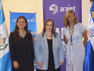 Representantes de Guatemala y Arajet en el evento de promoción del turismo en Guatemala.