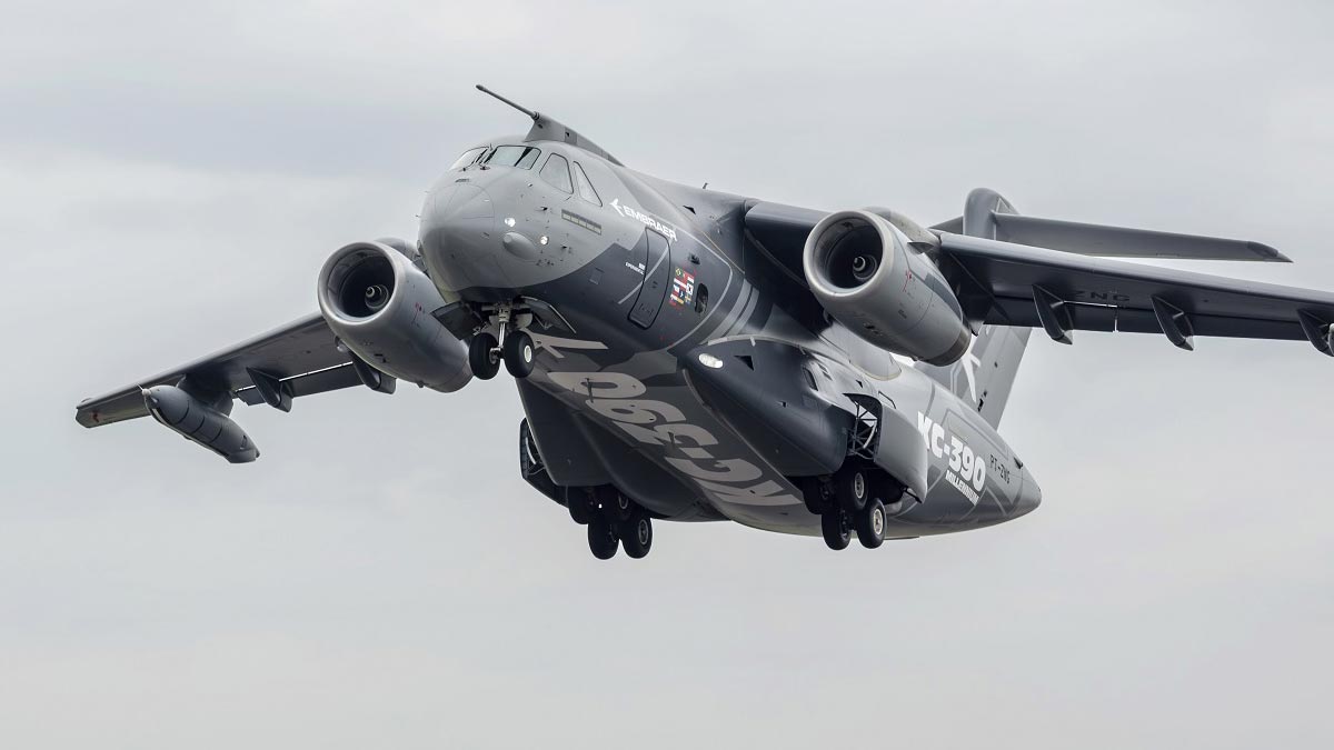 Embraer firma acuerdo por 20 aviones de Transporte militar C-390 Millennium con EAU