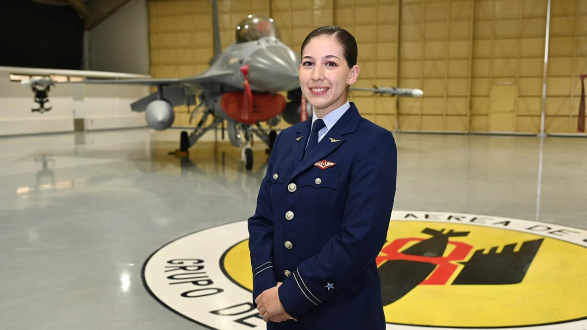 La FACh gradúa a la primera mujer piloto de combate de F-16 en Chile