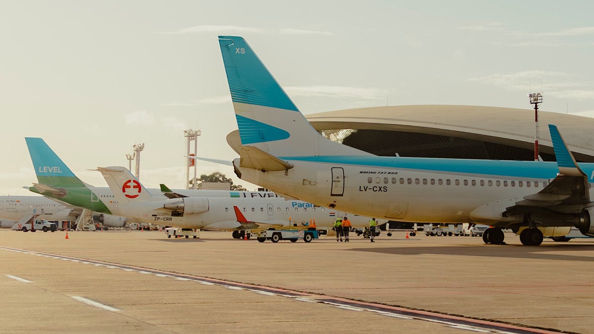 El puente aéreo entre Argentina y Uruguay es 100% digital: habilitan pasarelas biométricas en Aeroparque