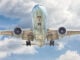 Avión comercial en fase de aterrizaje representando la seguridad operacional de AESA en España