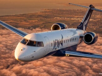 JOY: Avión Bombardier CRJ-200 LR volando sobre las nubes al atardecer para el inicio de sus operaciones comerciales.