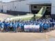Textron Aviation: Empleados celebran la salida del avión número 500 de la serie Cessna Citation CJ4 frente a los hangares de la planta de Wichita.
